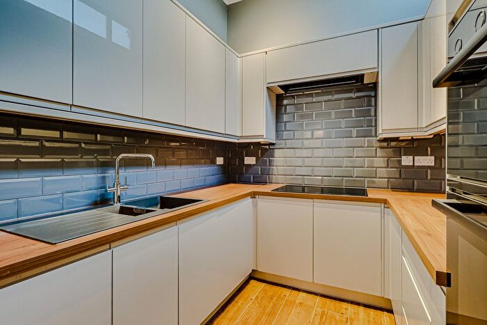 2 Bedroom Flat To Rent In Rayleigh Road, Leigh-On-Sea, SS9