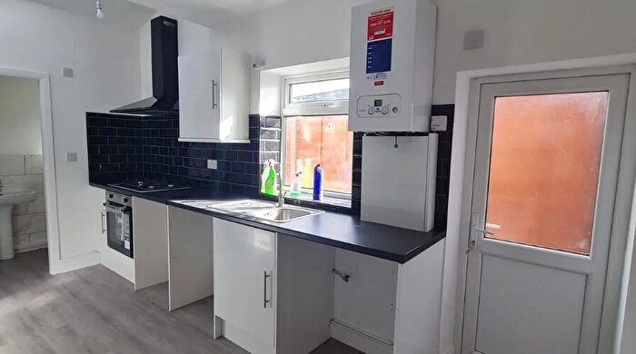 4 Bedroom House To Rent In Green Street, Manchester, Greater Manchester, M14