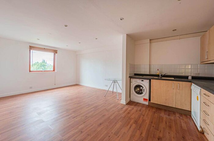 3 Bedroom Flat To Rent In Gaselee Street, Isle Of Dogs, London, E14