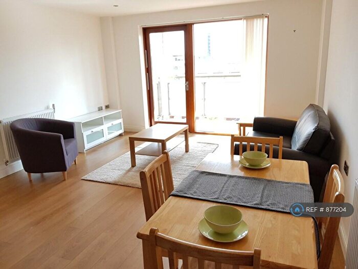 2 Bedroom Flat To Rent In Pryce House, Bow, London, E3