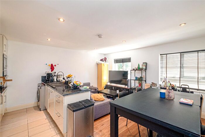 1 Bedroom Flat To Rent In Camden Road, Camden, London, NW1