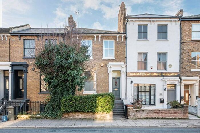 4 Bedroom House To Rent In Graham Road, Hackney, E8