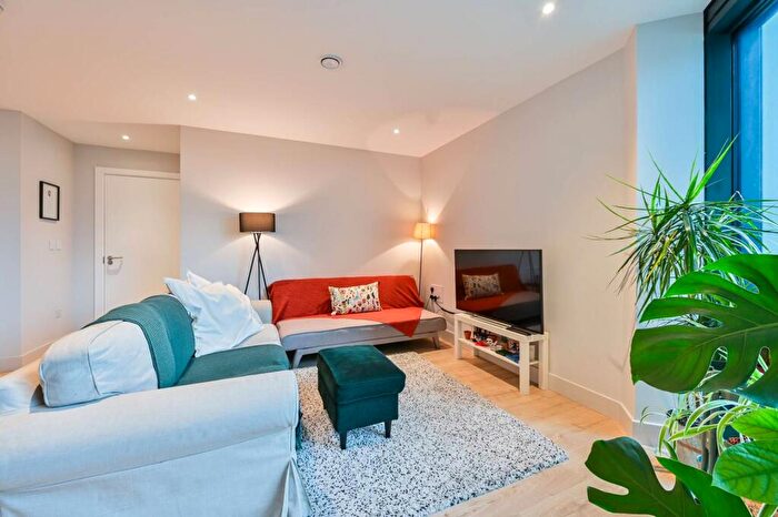 1 Bedroom Flat For Sale In Churchyard Row, Kennington, London, SE11