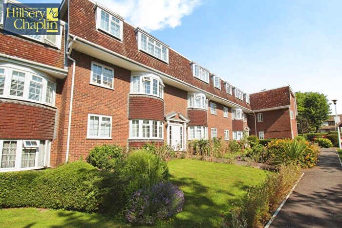 2 Bedroom Apartment For Sale In Buckingham Close, Hornchurch, Essex, RM11