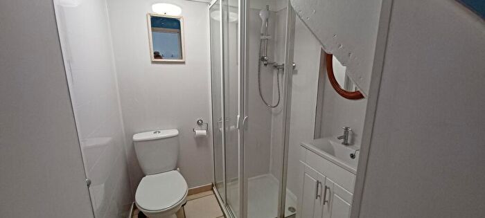 5 Bedroom House To Rent In Clarence Place, BA1