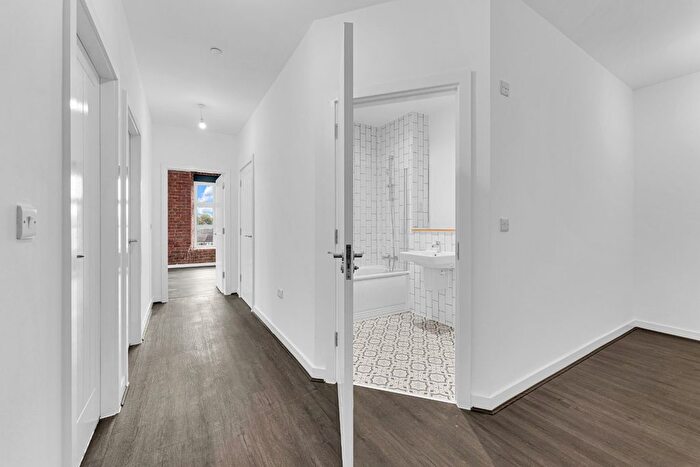 2 Bedroom Flat To Rent In Cotton Gardens, Bolton, Greater Manchester, BL1