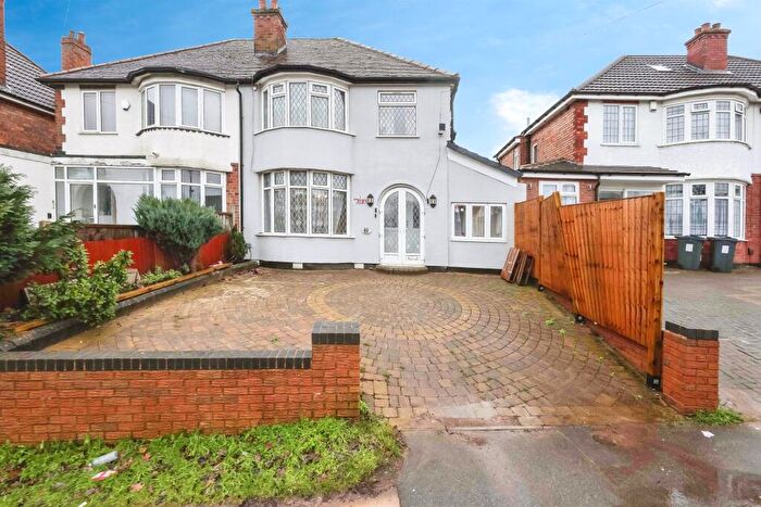 4 Bedroom Semi Detached House For Sale In Blakesley Road, Birmingham, B25