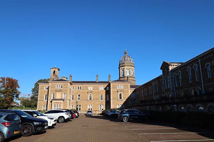 Property To Rent In Royal Drive, London, N11