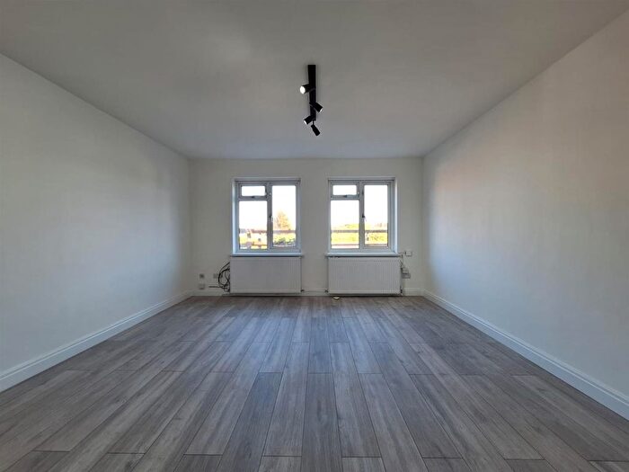 4 Bedroom Flat To Rent In Hertford Road, Enfield, EN3