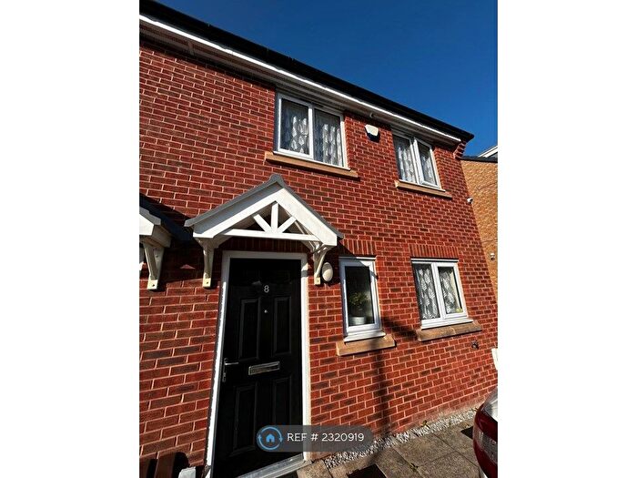 3 Bedroom Semi-Detached House To Rent In Denham Drive, Bradford, BD6