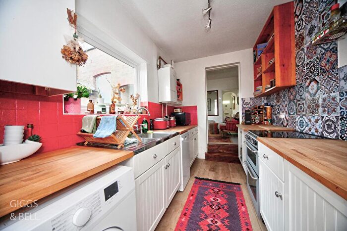 3 Bedroom Terraced House For Sale In St. Saviours Crescent, Luton, Bedfordshire, LU1