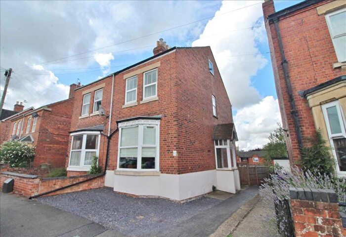 4 Bedroom Semi Detached House For Sale In Dudley Road, Grantham, NG31