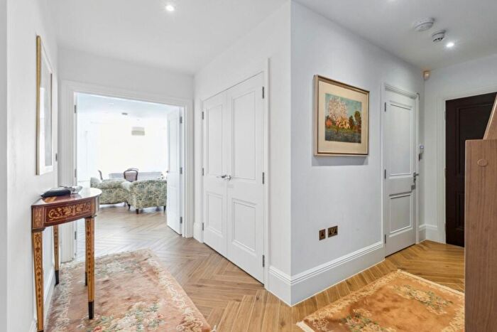 3 Bedroom Apartment For Sale In Woodchester Park, Knotty Green, HP9