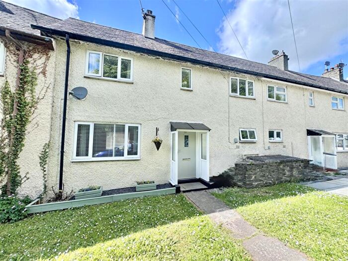 2 Bedroom House For Sale In Caer Felin, Llanrwst, LL26