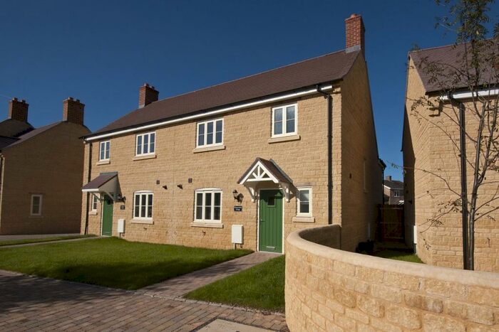 3 Bedroom Semi-Detached House To Rent In Long Hanborough, OX29