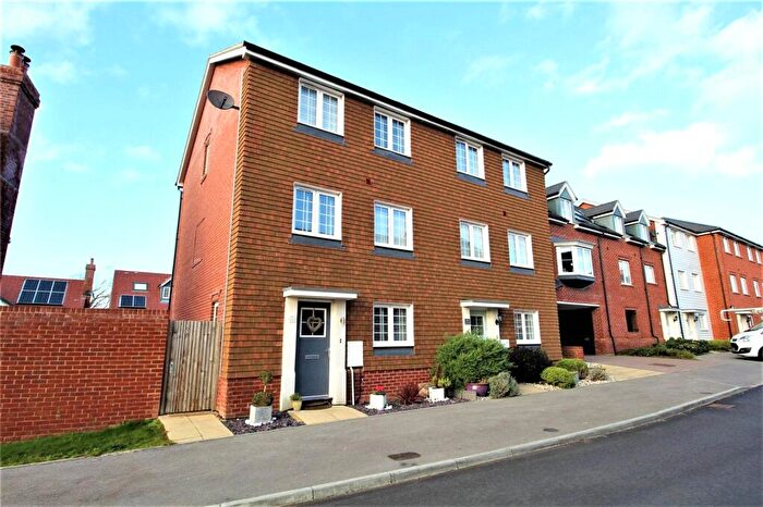 4 Bedroom House To Rent In Jubilee Drive, Church Crookham, Fleet, Hampshire, GU52