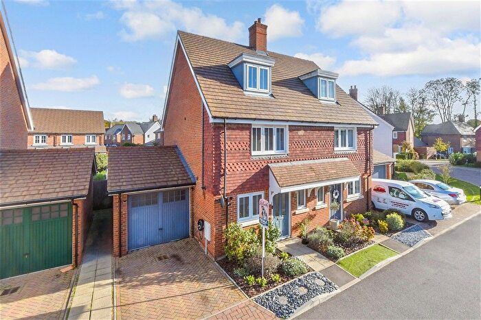 3 Bedroom Semi Detached House For Sale In The Glebe, Yalding, Maidstone, Kent, ME18