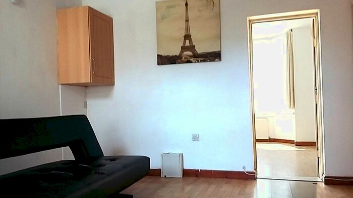 2 Bedroom Flat To Rent In Fosterhill Road, Bedford, MK40