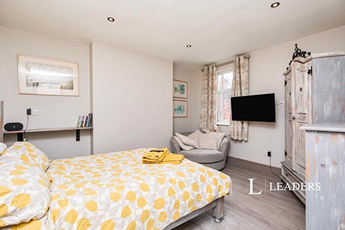 Flat To Rent In Watcombe Circus, NG5