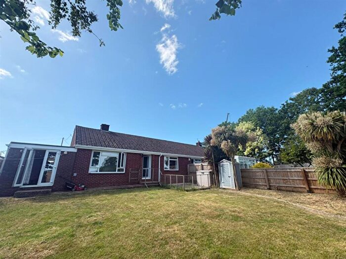 2 Bedroom Bungalow To Rent In Broadclyst, EX5