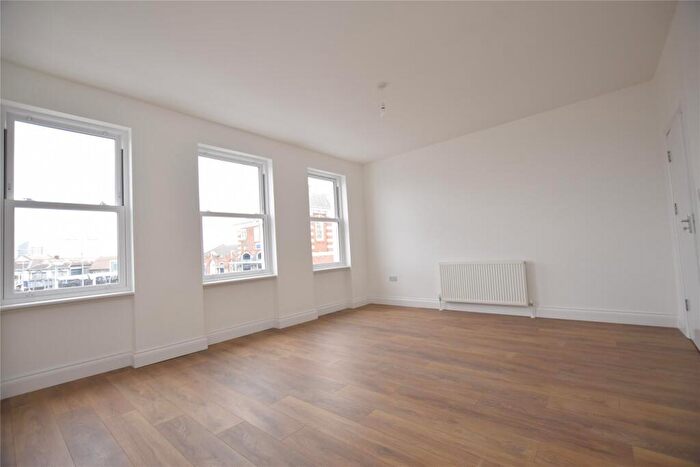 4 Bedroom Terraced House To Rent In St Johns Hill, Battersea, London, SW11