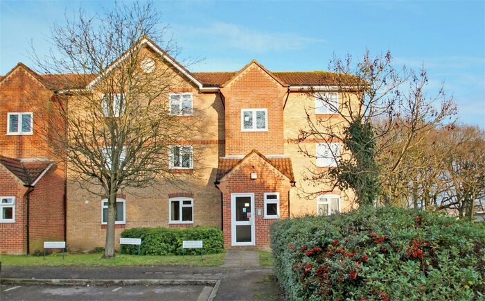 1 Bedroom Flat To Rent In Gainsborough Road, Hayes, Middlesex, UB4