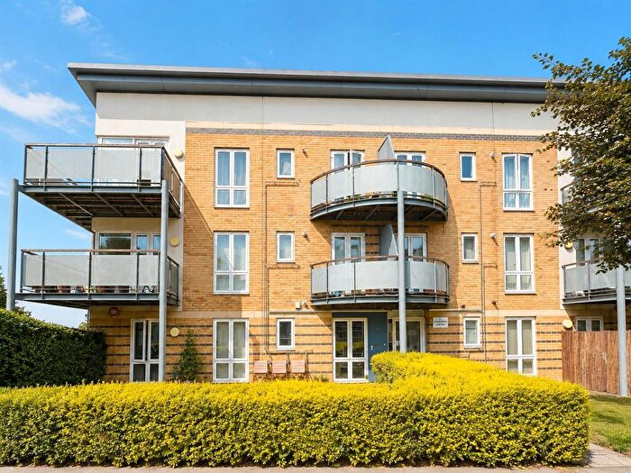 2 Bedroom Flat To Rent In Manhattan Place, Metropolitan Mews, Watford, WD18