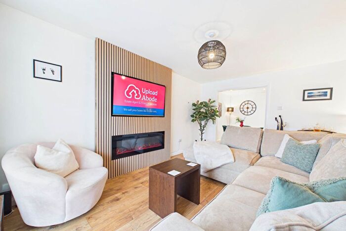3 Bedroom Detached House For Sale In Haig Drive, Glasgow, G69