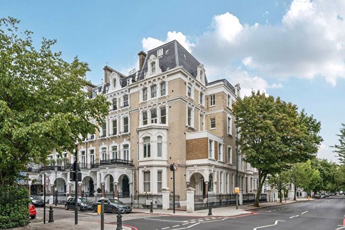 2 Bedroom Flat For Sale In Redcliffe Square, Chelsea, London, SW10