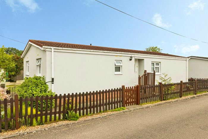 2 Bedroom Park Home For Sale In Laburnum Court, Smallfield, Horley, RH6
