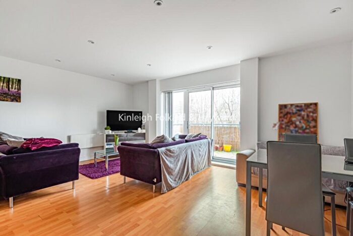 2 Bedroom Flat To Rent In Hither Green Lane, London, SE13