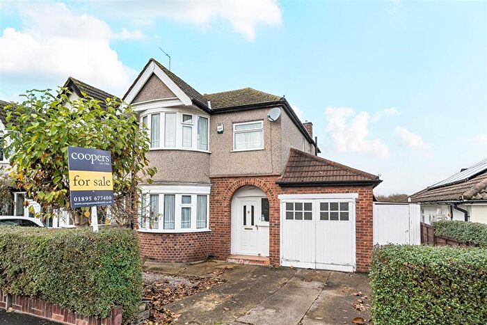 3 Bedroom End Of Terrace House For Sale In Yeading Avenue, Harrow, HA2