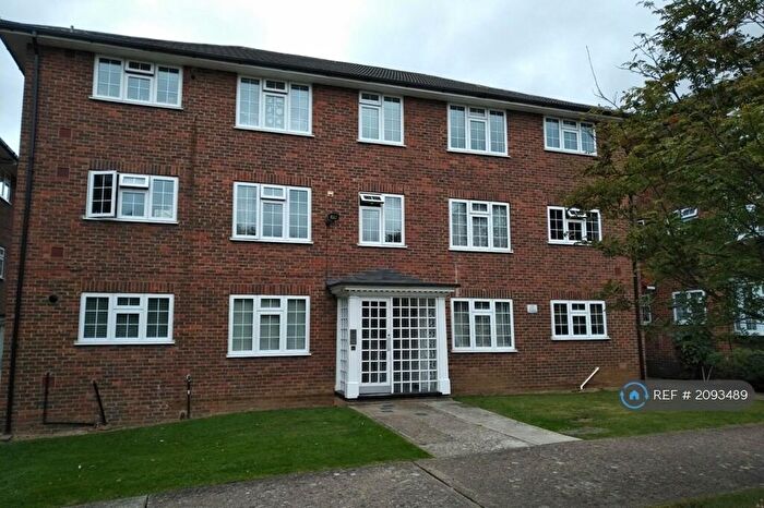 2 Bedroom Flat To Rent In Lantern Close, Wembley, HA0