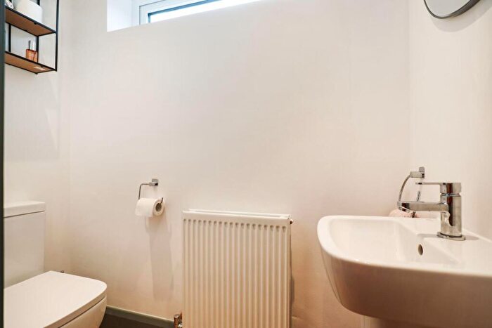 3 Bedroom End Of Terrace House For Sale In Durham Way, Harrogate, HG3