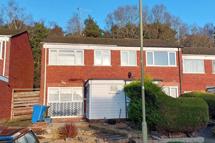 3 Bedroom End Of Terrace House For Sale In Pinewood Park, Farnborough, GU14