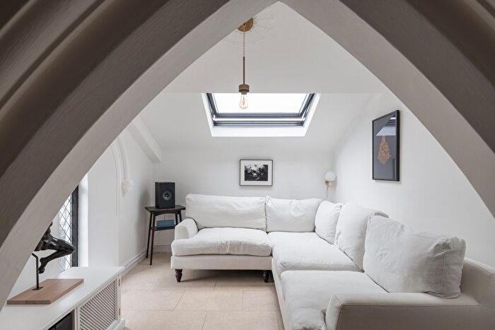 2 Bedroom Flat For Sale In St James Court Ii, London, E2