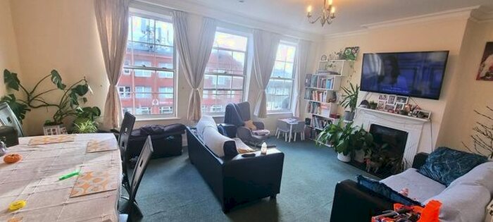 2 Bedroom Flat To Rent In B Kingston Road, South Wimbledon, London, SW19