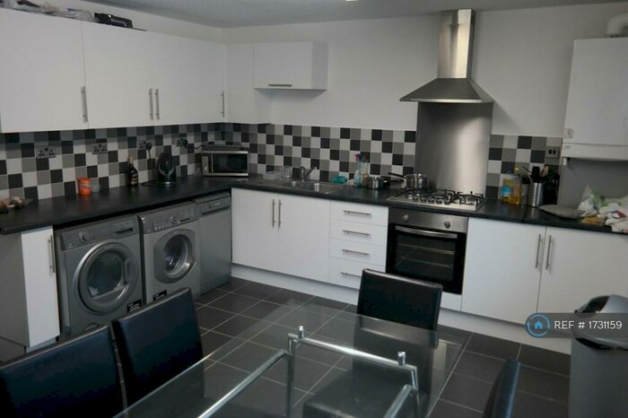 6 Bedroom Terraced House To Rent In Gadd Street, Nottingham, NG7