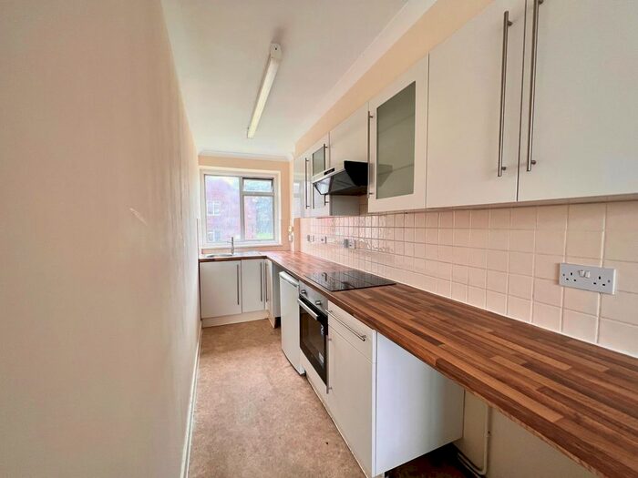 2 Bedroom Flat To Rent In Barnet Road, Potters Bar, EN6