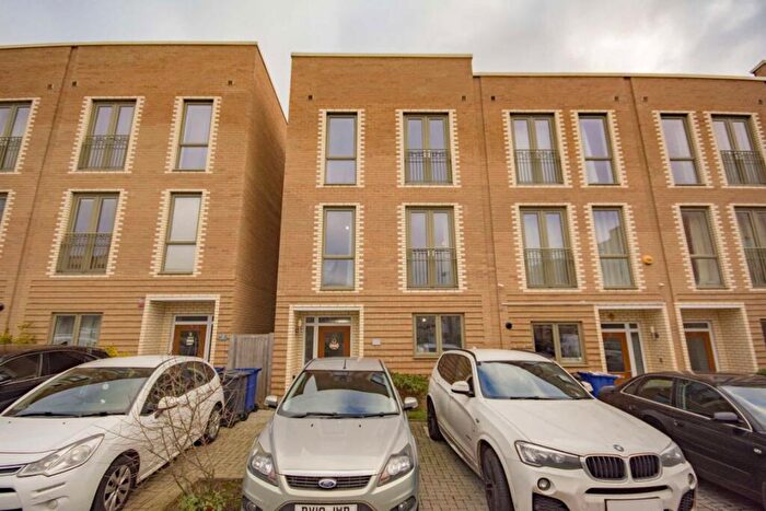 4 Bedroom End Of Terrace House To Rent In Edgecumbe Avenue, London, NW9
