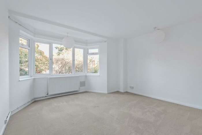 2 Bedroom Flat To Rent In St. Johns Park London, SE3