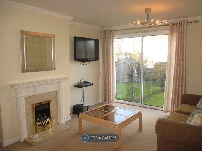 2 Bedroom Maisonette To Rent In Links Drive, Tilehurst, Reading, RG30