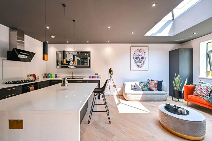 1 Bedroom Flat For Sale In Tanners House, Windmill Lane, Stratford, Newham, London, E15