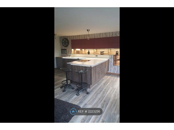 1 Bedroom Flat To Rent In Fearnly Mill, Huddersfield, HD5