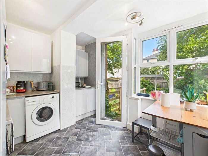 2 Bedroom Flat To Rent In Bear Road, Brighton, BN2