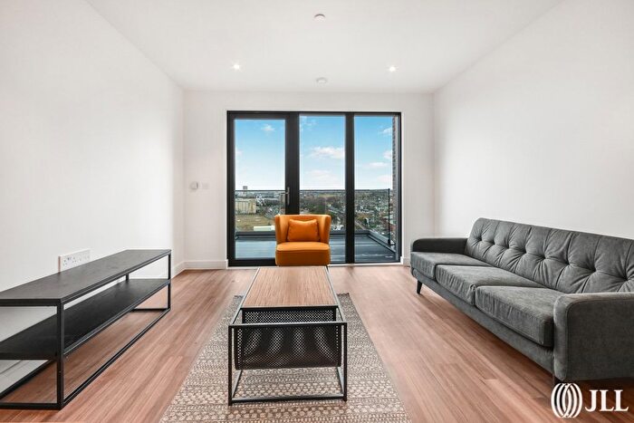 2 Bedroom Flat To Rent In Creek Lane, London, SW18