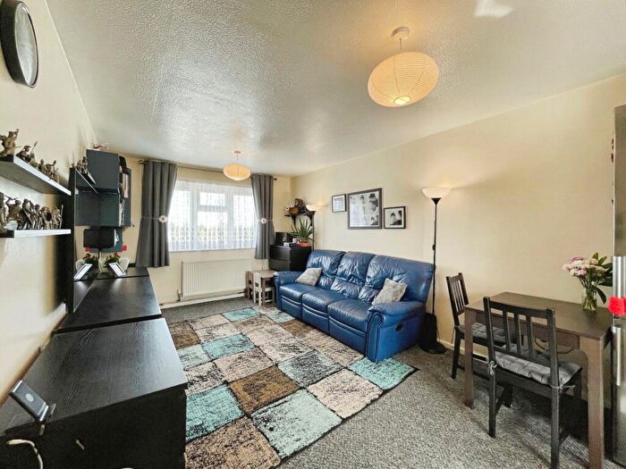 2 Bedroom Flat For Sale In Five Acres, Harlow, CM18