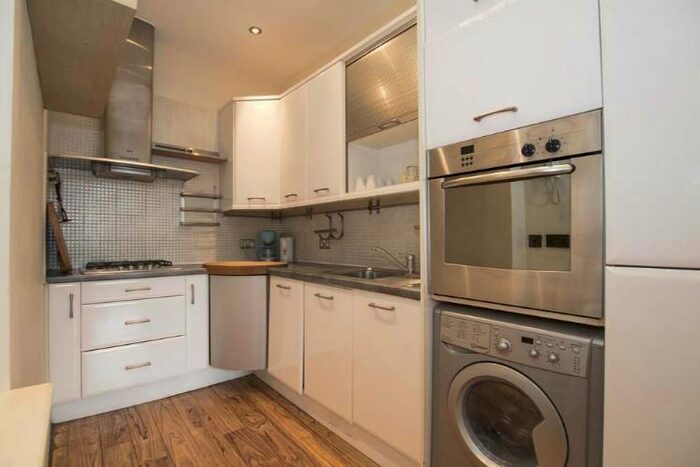 2 Bedroom Flat To Rent In Baker Street, Marylebone, London, W1U