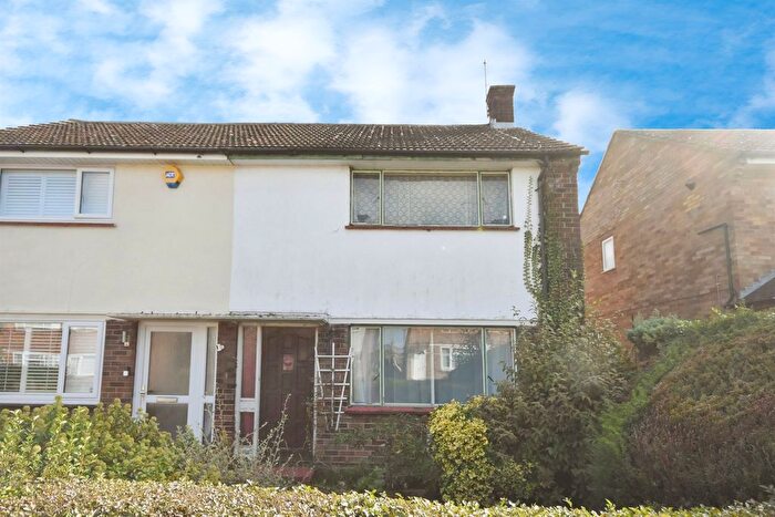 2 Bedroom Semi-detached House For Sale In Edinburgh Gardens, Braintree, CM7