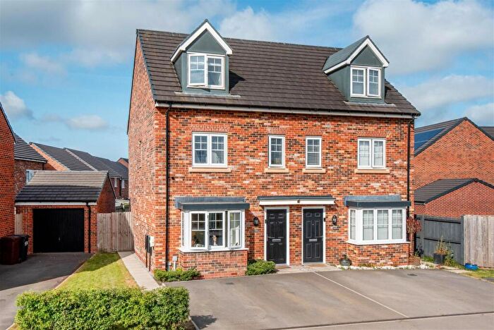 3 Bedroom Semi-Detached House For Sale In Goldcrest Avenue, Farington Moss, Leyland, PR26
